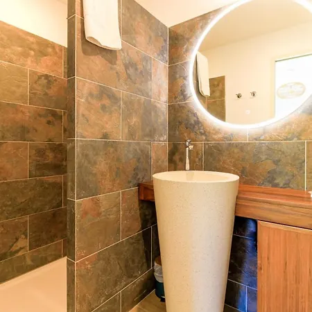 Entre Rose Et Pins A 4 Etoiles - Roses&pins 봄레미모사